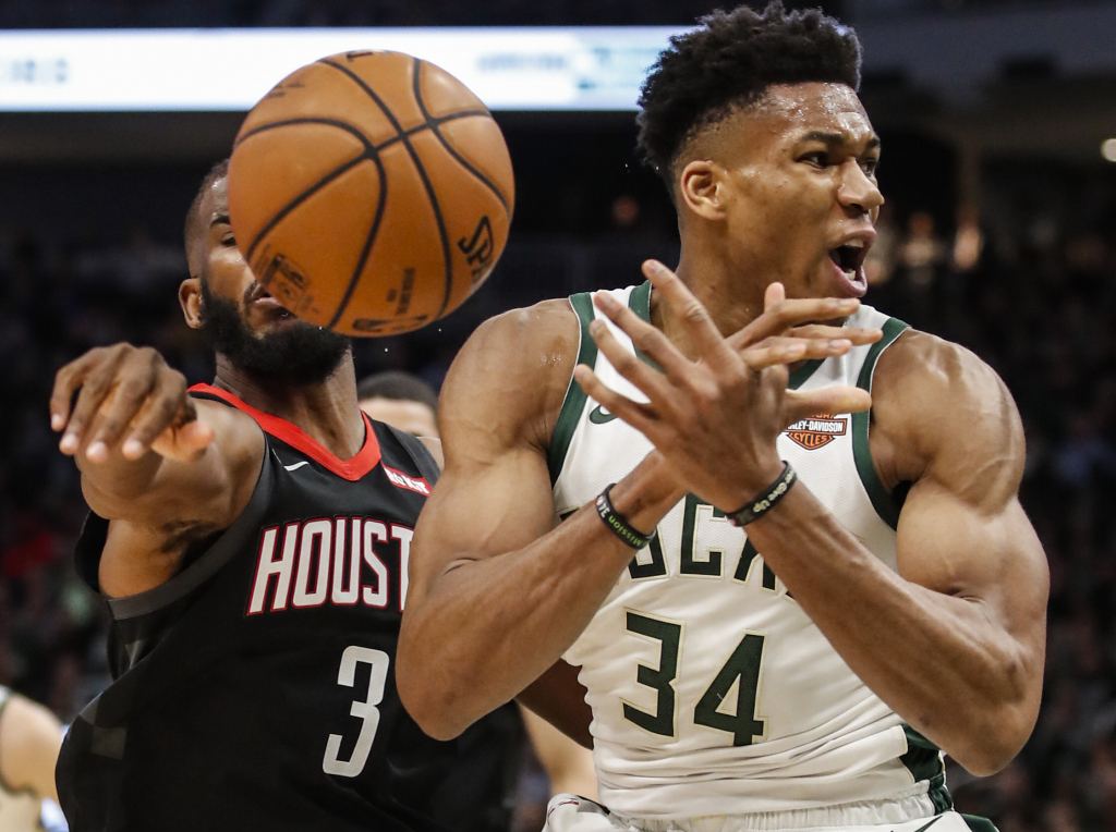 密尔沃基雄鹿训练开放日；关键时刻遗憾出局引欢呼；欧联在即；训练强度明显提升的简单介绍