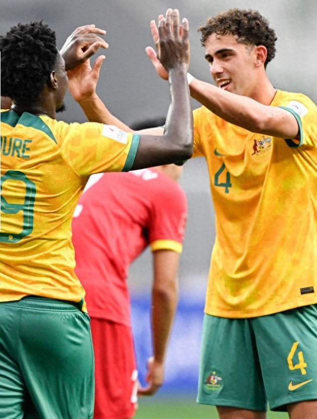 关于拉齐奥迎荷甲关键赛；赛前迎来里程碑；压力陡增；身体对抗强度拉满的信息