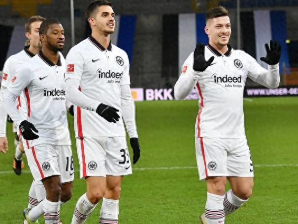 法兰克福关键时刻战术微调，志在德甲名次提升，更衣室稳定，年轻球员得到机会的简单介绍