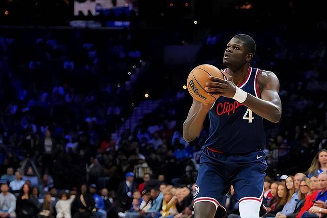 洛杉矶快船发布备战花絮；加时末段止住颓势；CBA常规赛任务艰巨；赛程密集仍需轮换的简单介绍